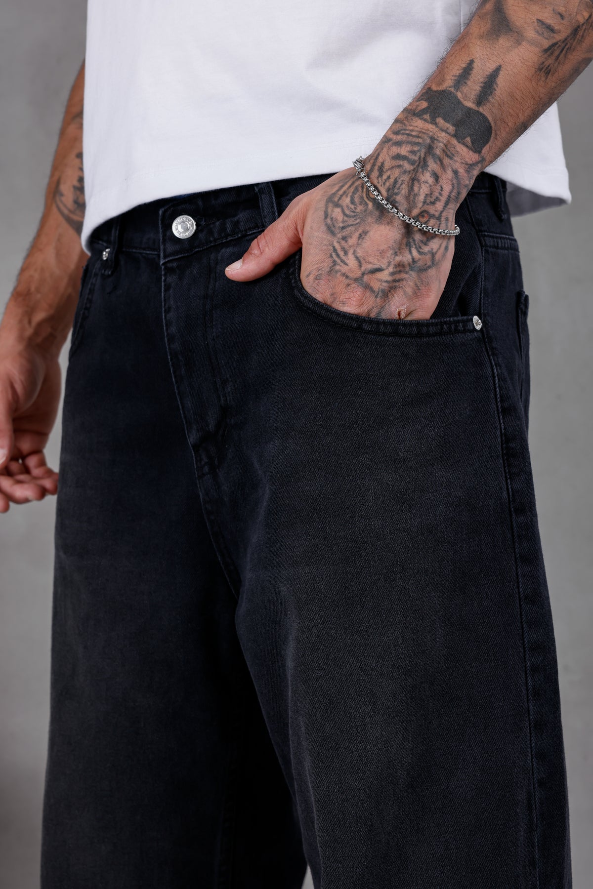 M08 Super Baggy Jean – Washed Black