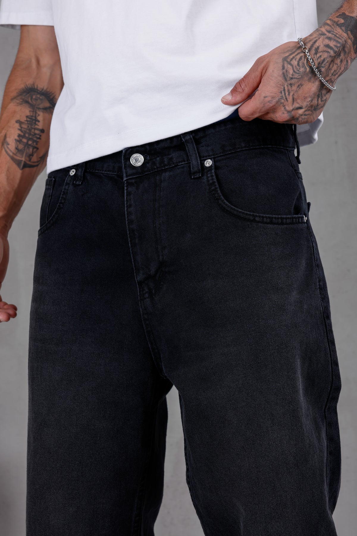 M08 Super Baggy Jean – Washed Black