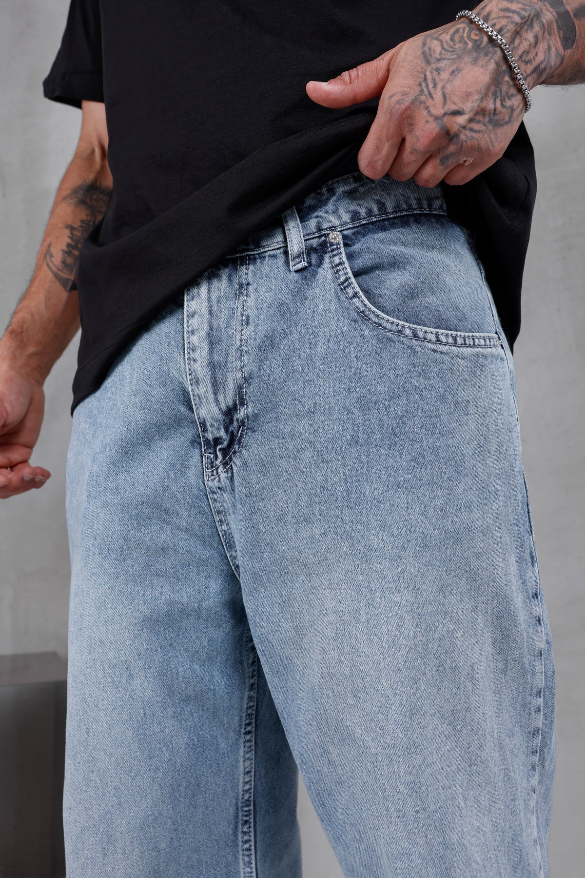 M06 Baggy Jean – Ice Blue